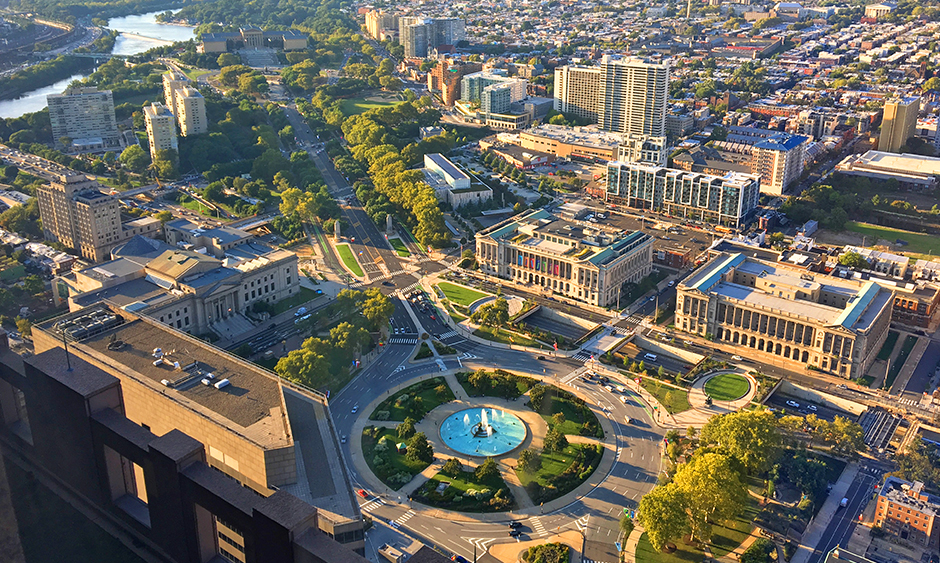 An aerial photo of Philadelphia showing the fountain in Logan Square looking toward the art museum